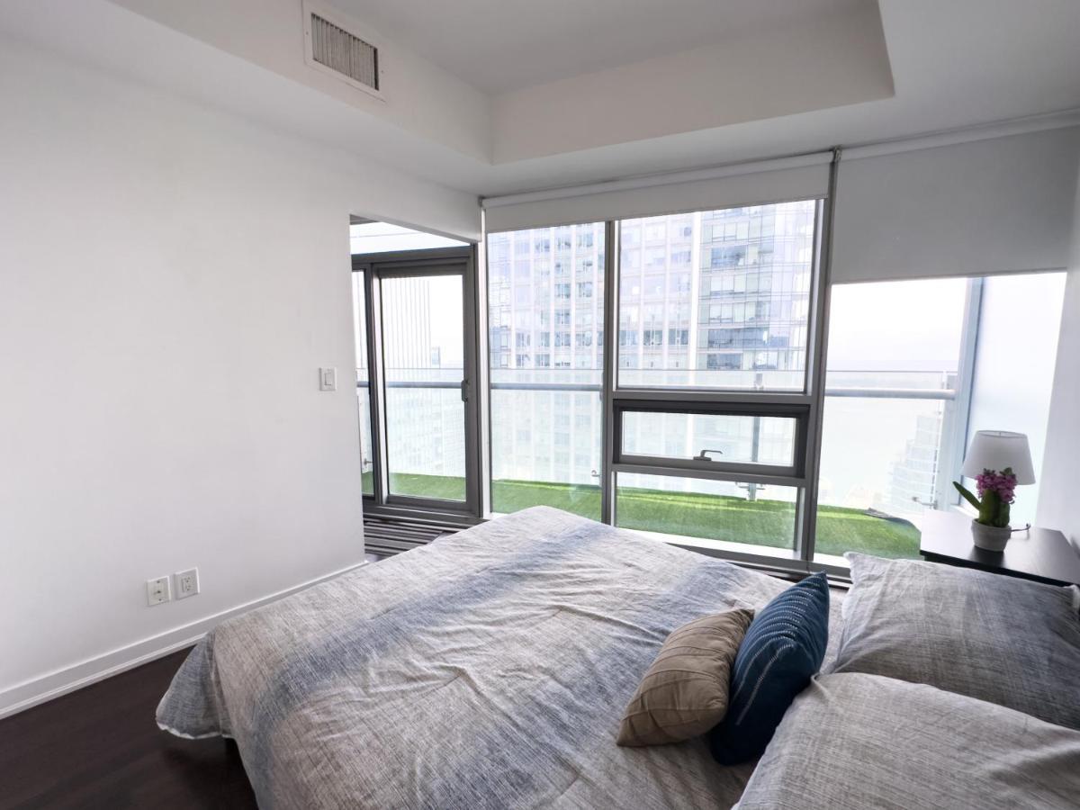 Luxury 2 Bedrooms With Lakeview Cn Tower Entertainment District Rogers Centre Toronto Exterior photo